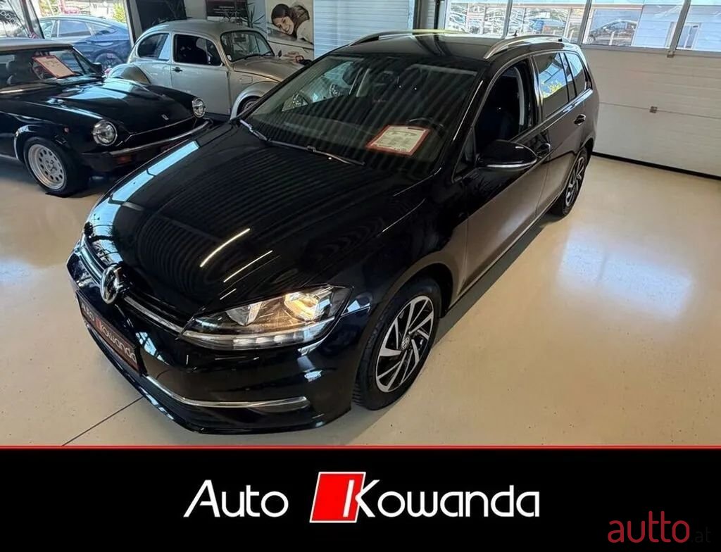 2019' Volkswagen Golf photo #2