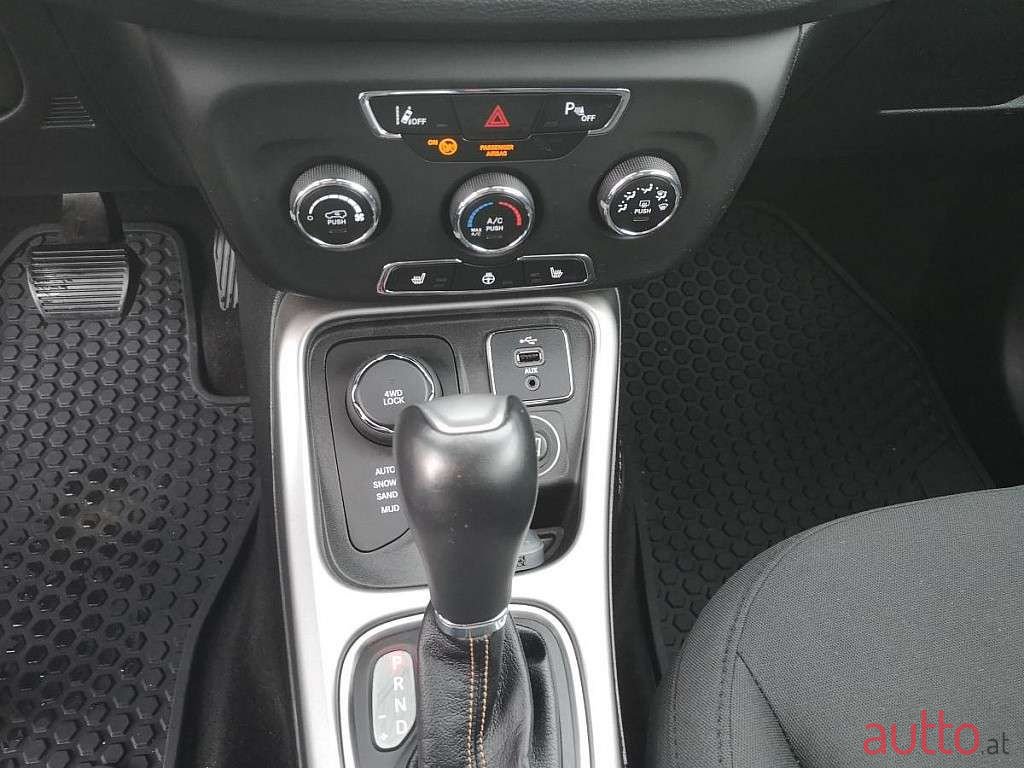 2019' Jeep Compass photo #6