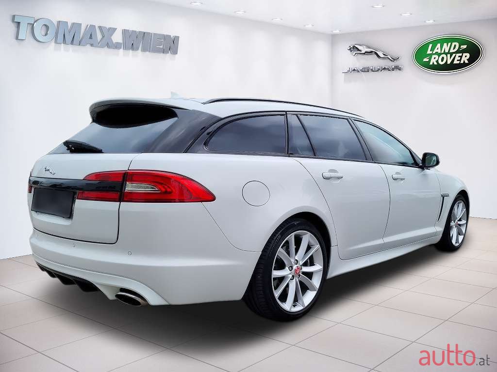 2014' Jaguar XF photo #5