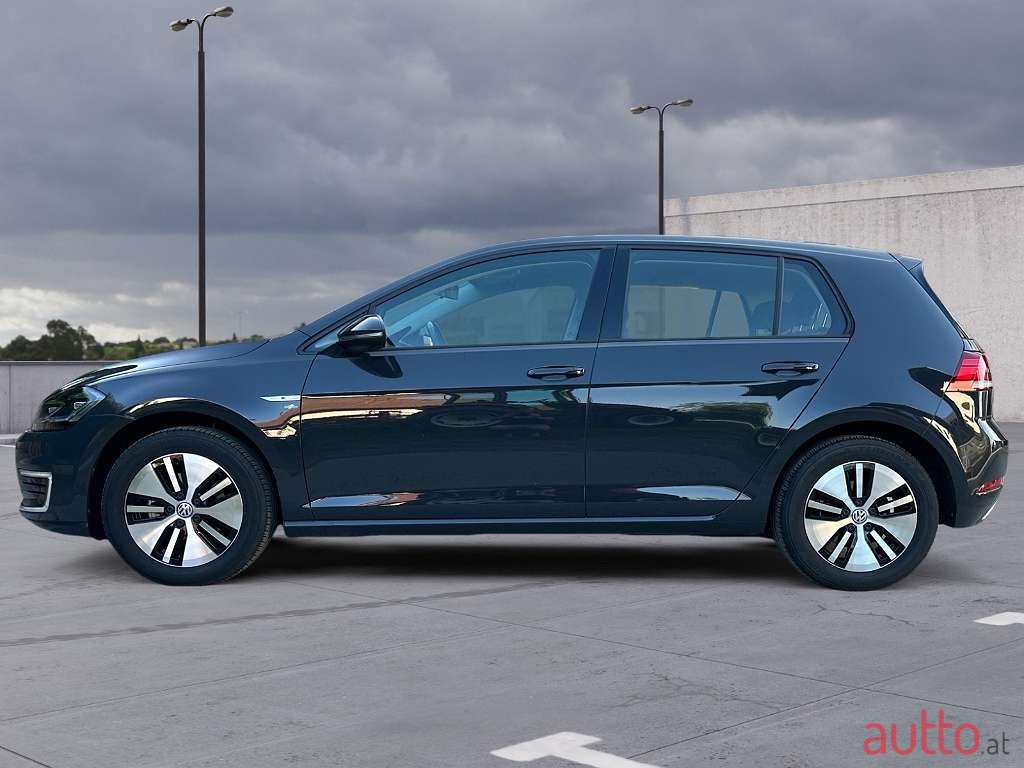 2020' Volkswagen Golf photo #2