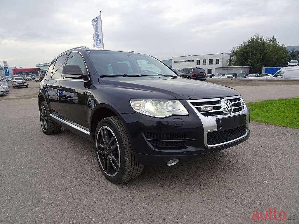 2008' Volkswagen Touareg photo #5