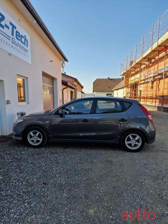 2011' Hyundai i30 photo #6