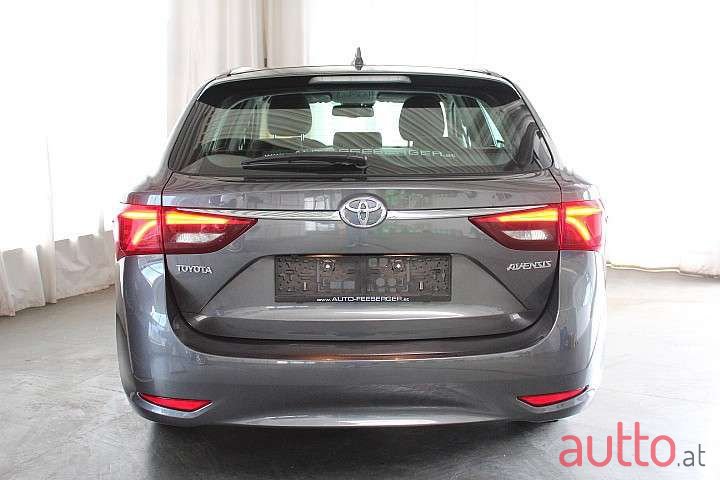 2017' Toyota Avensis photo #3