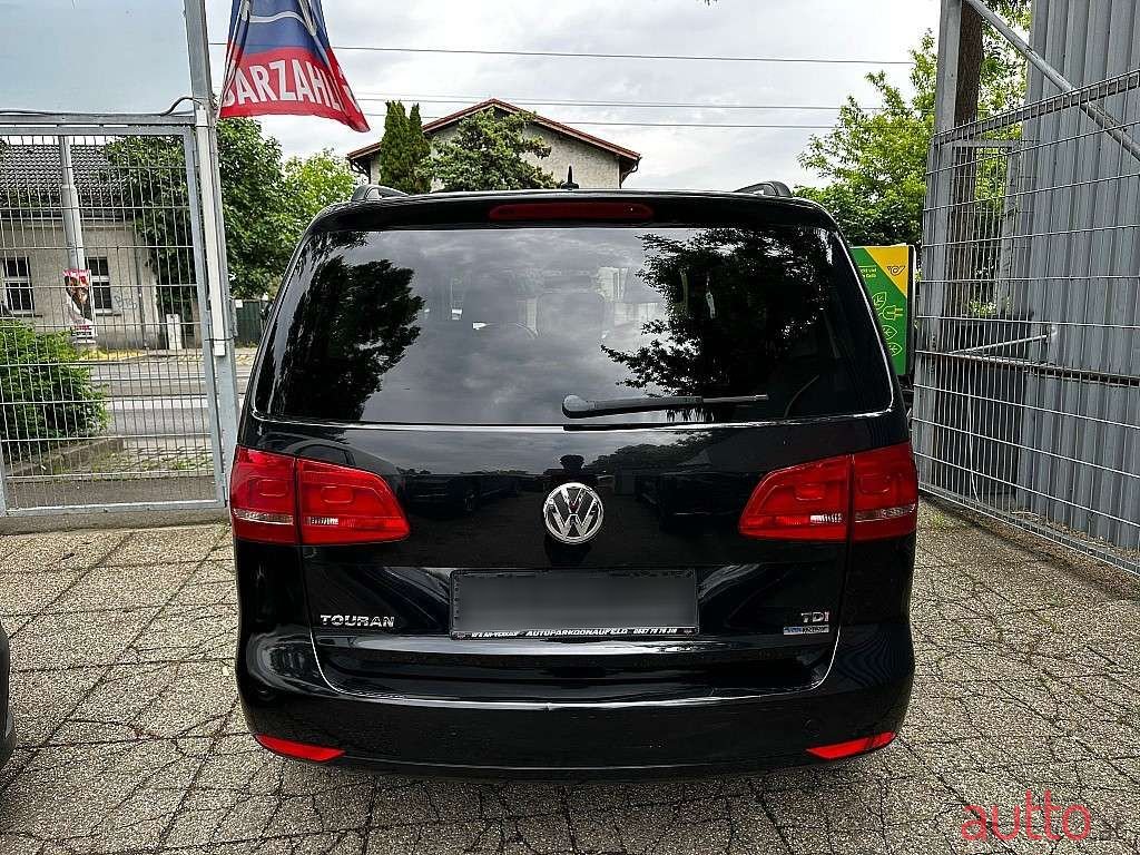 2012' Volkswagen Touran photo #4