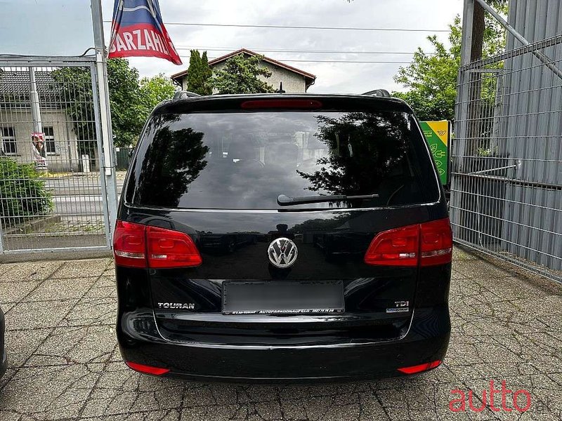 2012' Volkswagen Touran photo #4