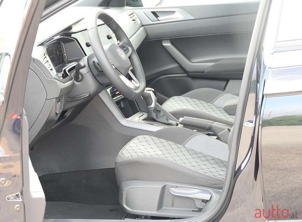 2022' Volkswagen Taigo photo #3