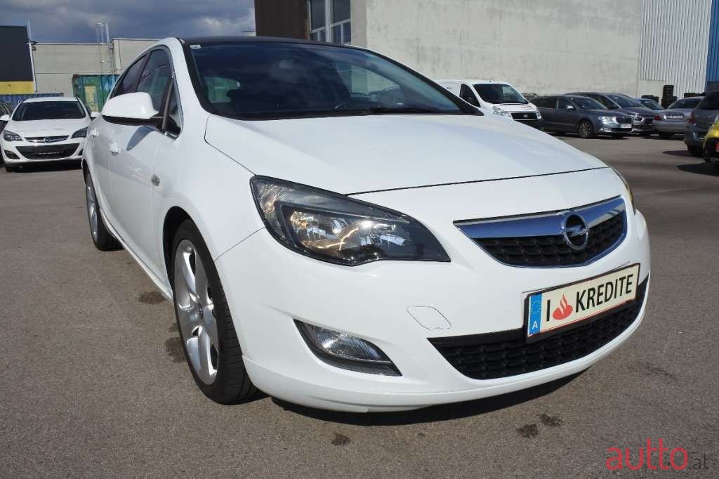 2010' Opel Astra photo #4