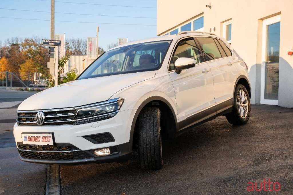 2020' Volkswagen Tiguan photo #6