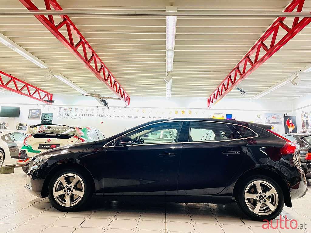 2012' Volvo V40 photo #6