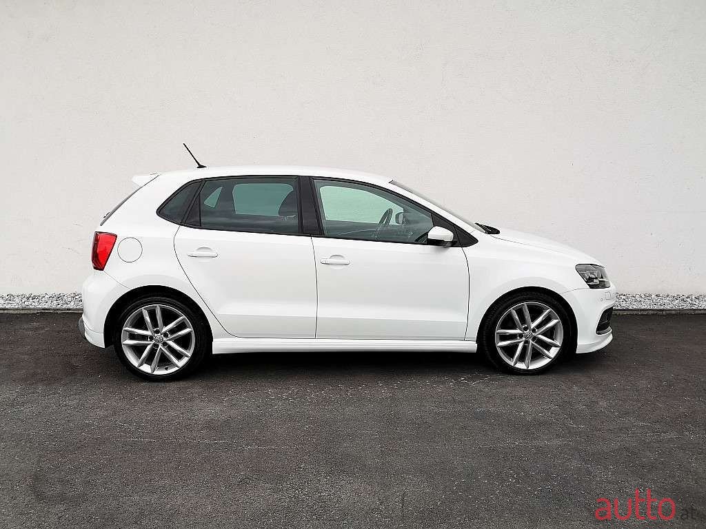 2017' Volkswagen Polo photo #4