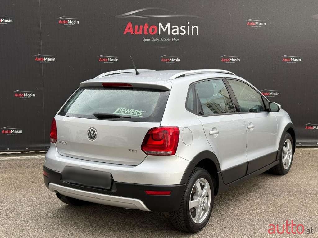 2013' Volkswagen Polo photo #2