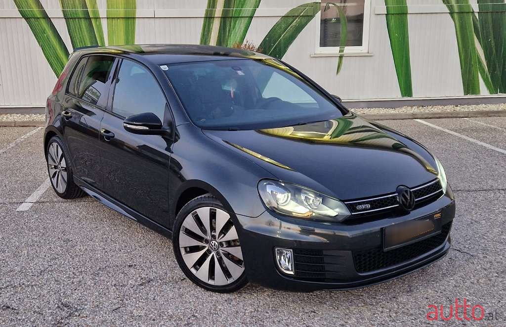 2010' Volkswagen Golf photo #1