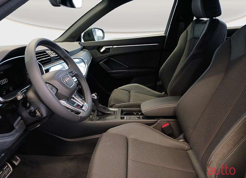 2022' Audi Q3 photo #6