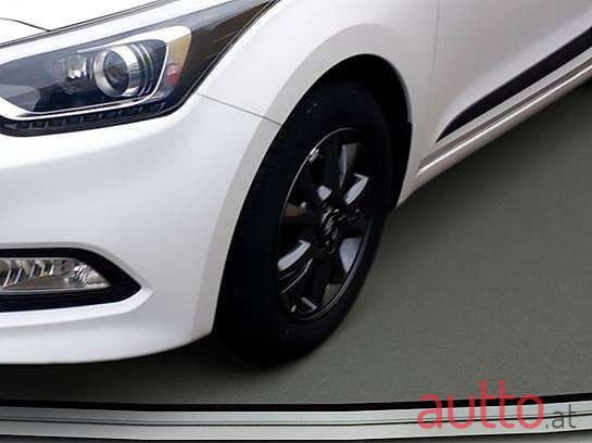2017' Hyundai i20 photo #6