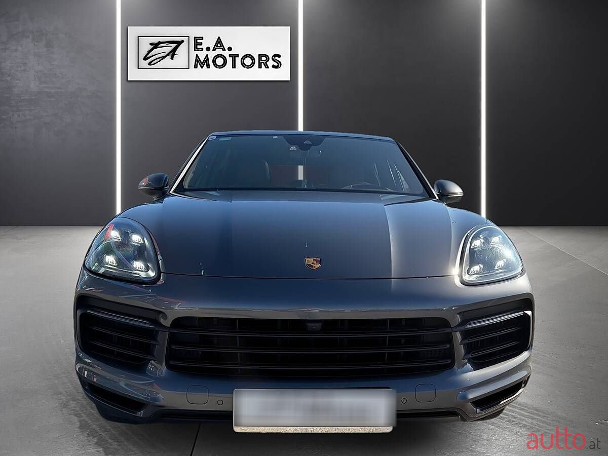 2021' Porsche Cayenne photo #2