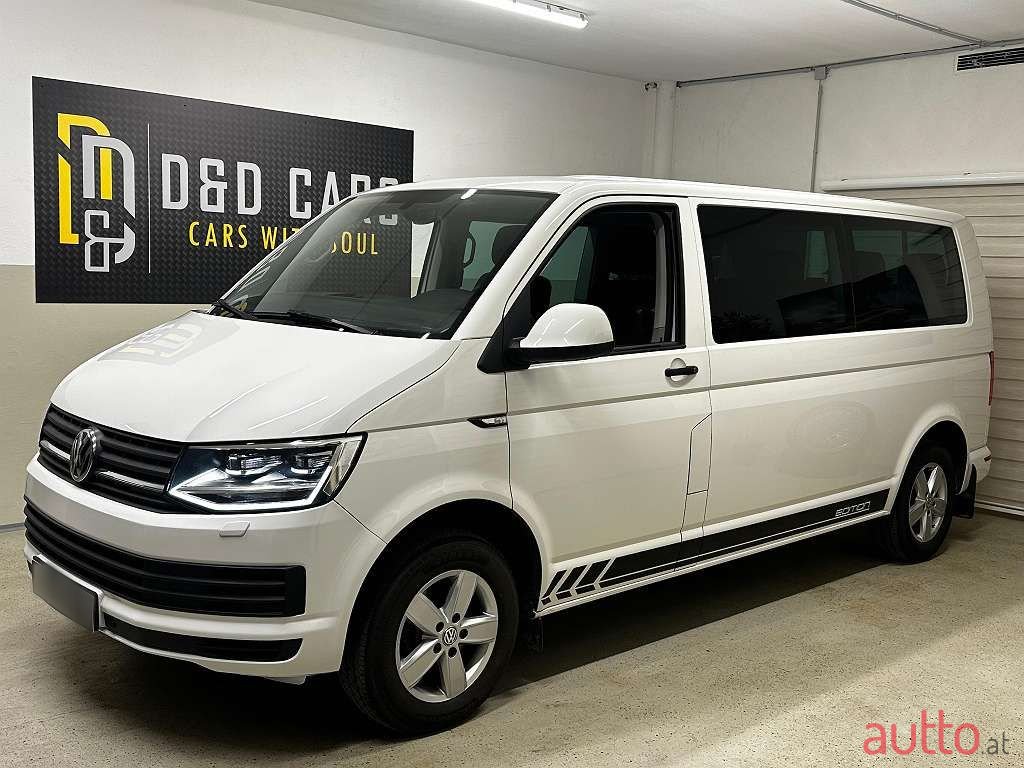 2017' Volkswagen Caravelle photo #5
