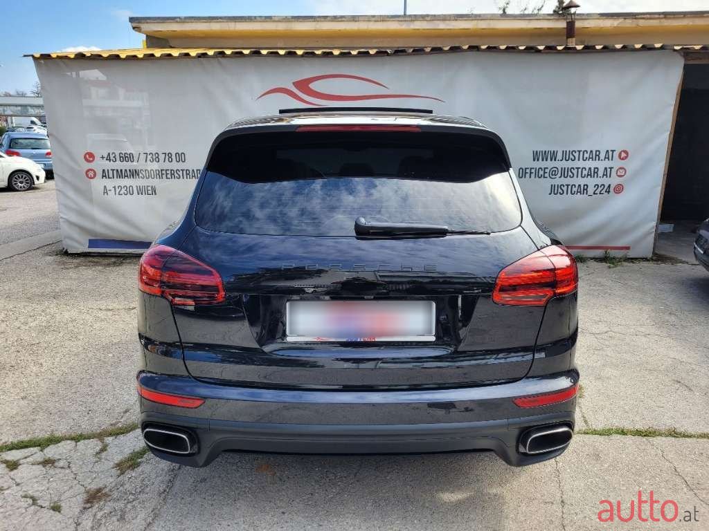 2015' Porsche Cayenne photo #5
