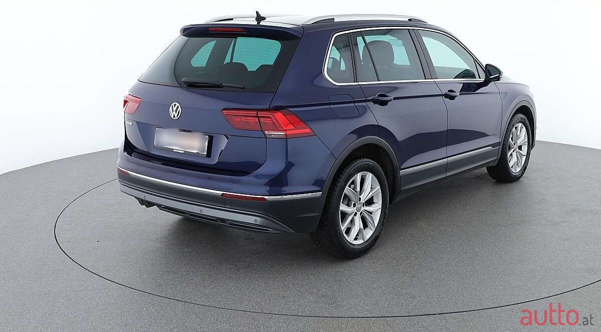2018' Volkswagen Tiguan photo #4