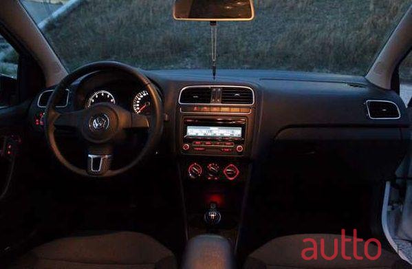 2014' Volkswagen Polo photo #3