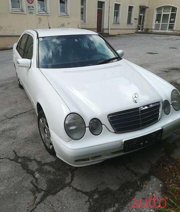 2001' Mercedes-Benz E-Klasse photo #2