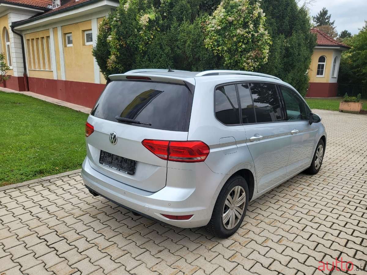 2017' Volkswagen Touran photo #4
