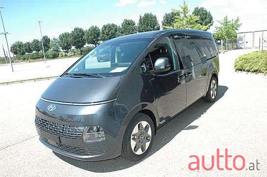 2022' Hyundai Staria photo #1