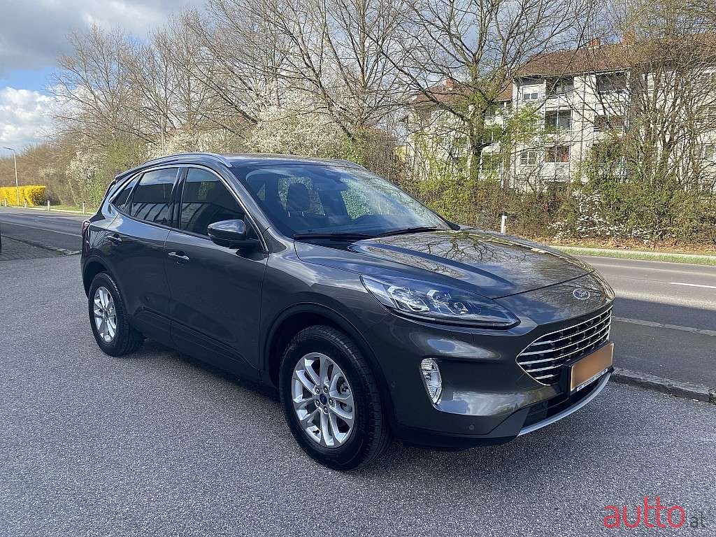 2022' Ford Kuga photo #2