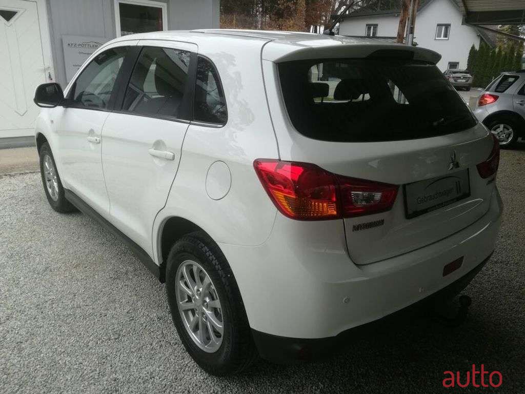 2013' Mitsubishi ASX photo #6