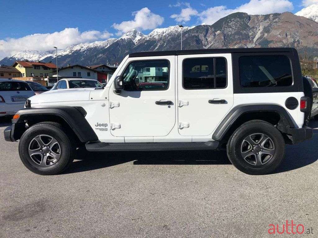 2019' Jeep Wrangler photo #3