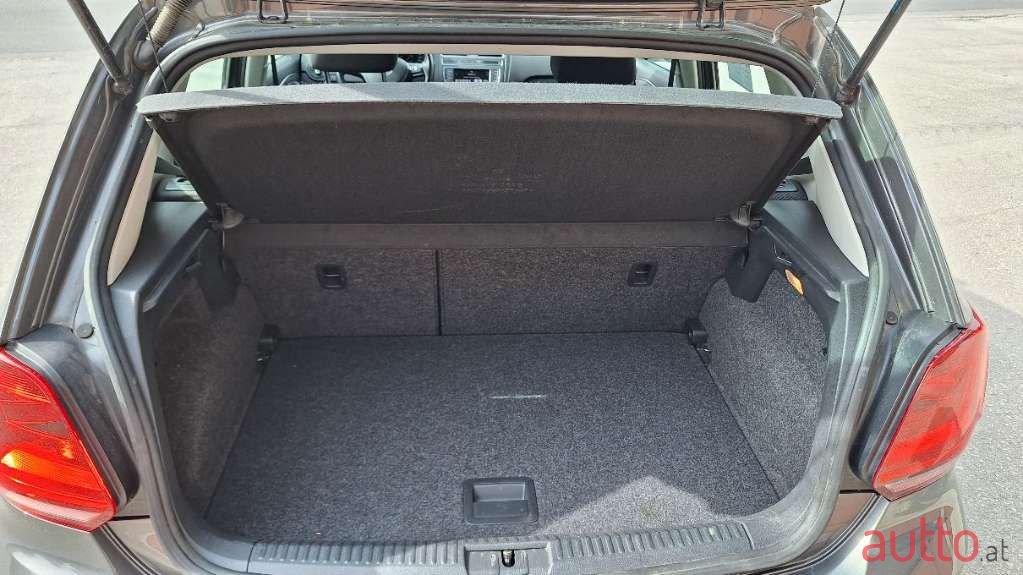 2016' Volkswagen Polo photo #6