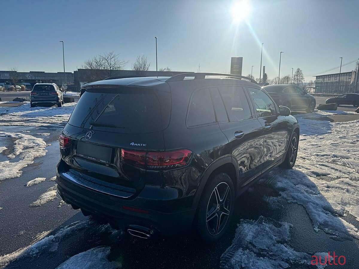 2024' Mercedes-Benz GLB photo #5