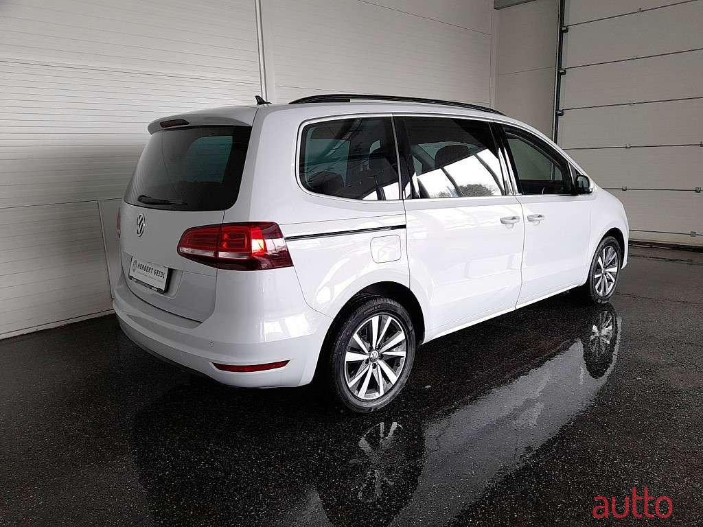 2020' Volkswagen Sharan photo #1
