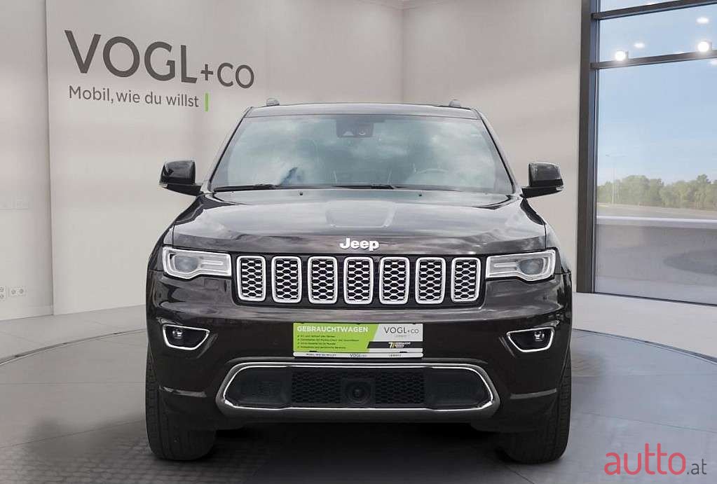 2017' Jeep Grand Cherokee photo #6