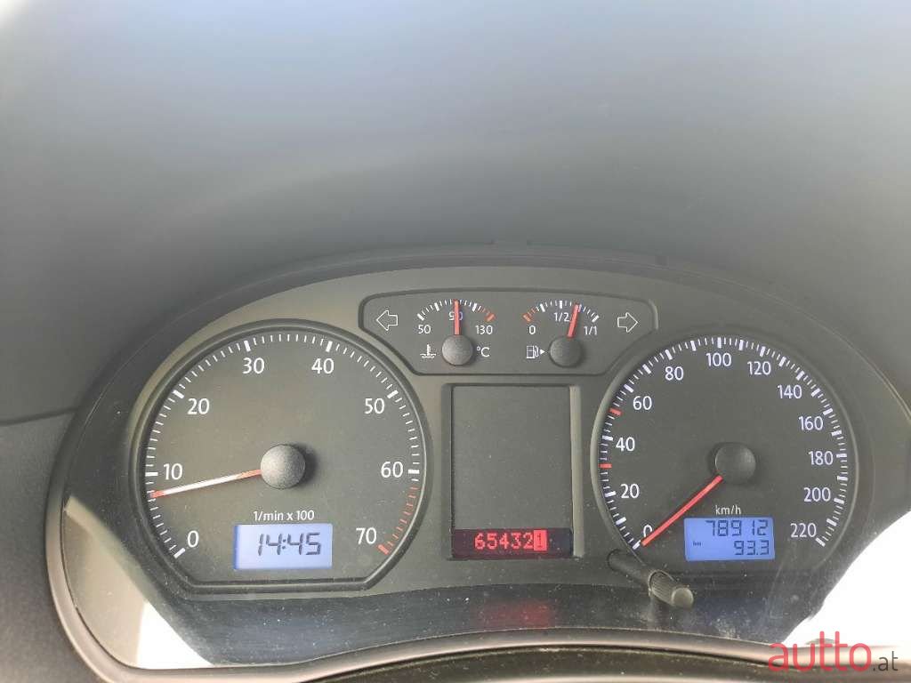 2008' Volkswagen Polo photo #3