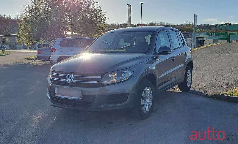 2012' Volkswagen Tiguan photo #2