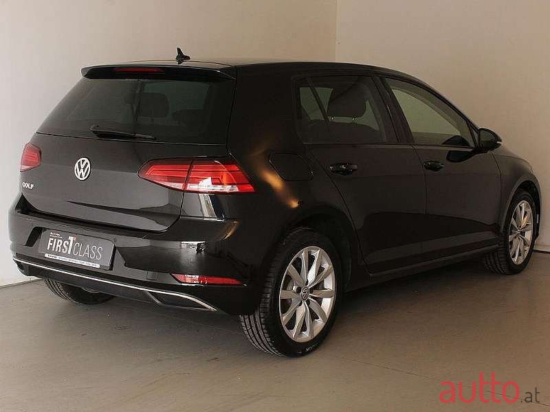 2019' Volkswagen Golf photo #2