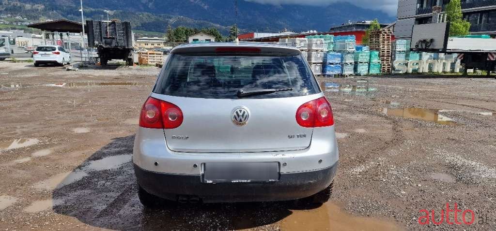 2005' Volkswagen Golf photo #5