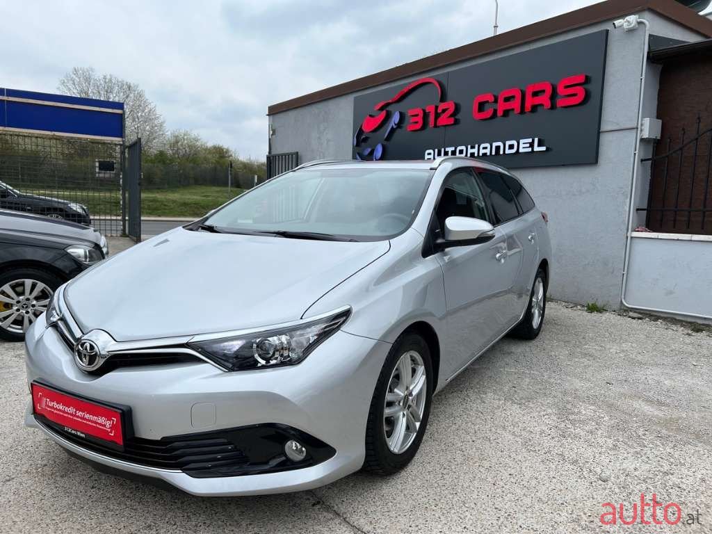 2015' Toyota Auris photo #1