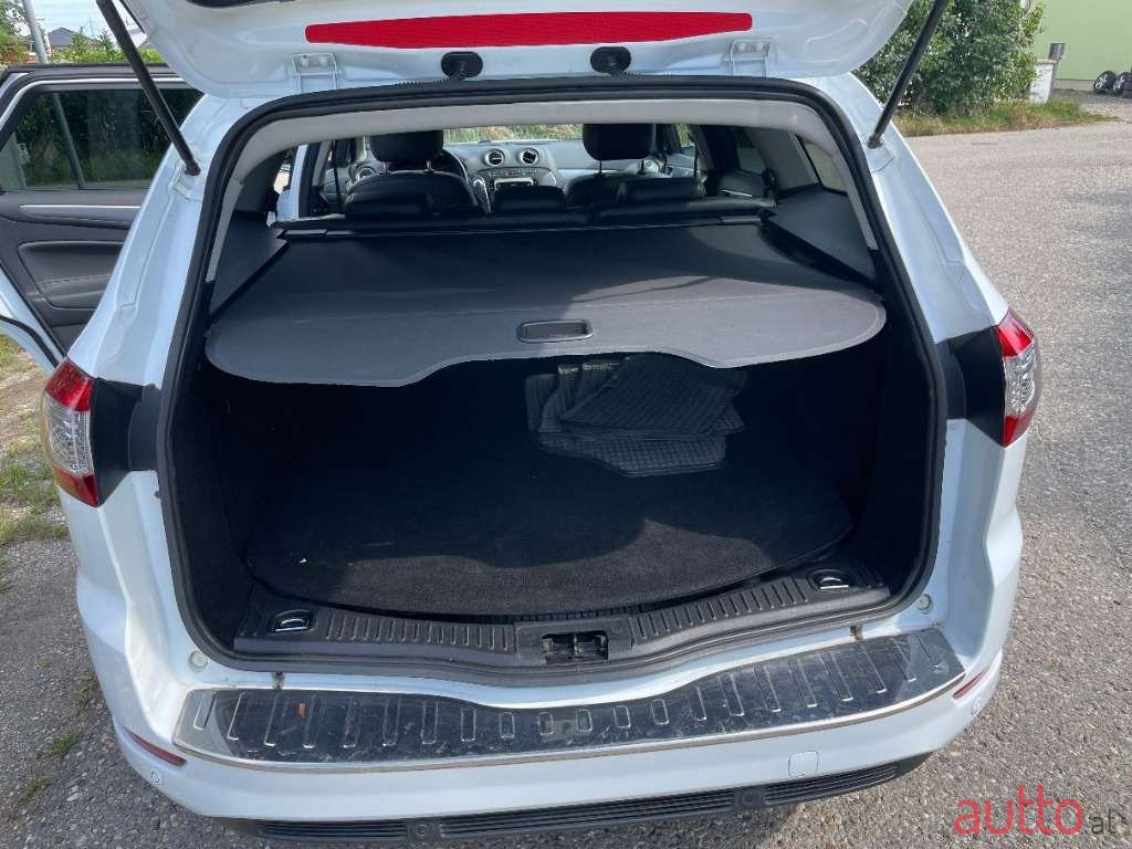 2011' Ford Mondeo photo #6