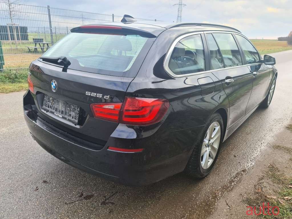 2012' BMW 5Er-Reihe photo #3