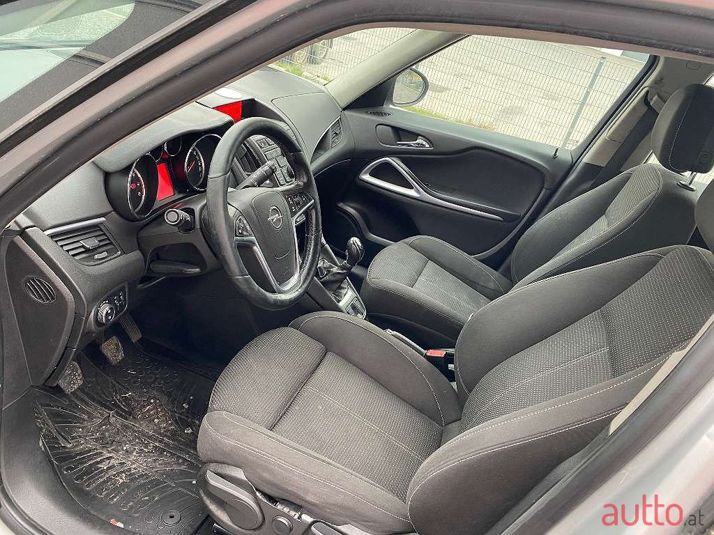2014' Opel Zafira photo #6