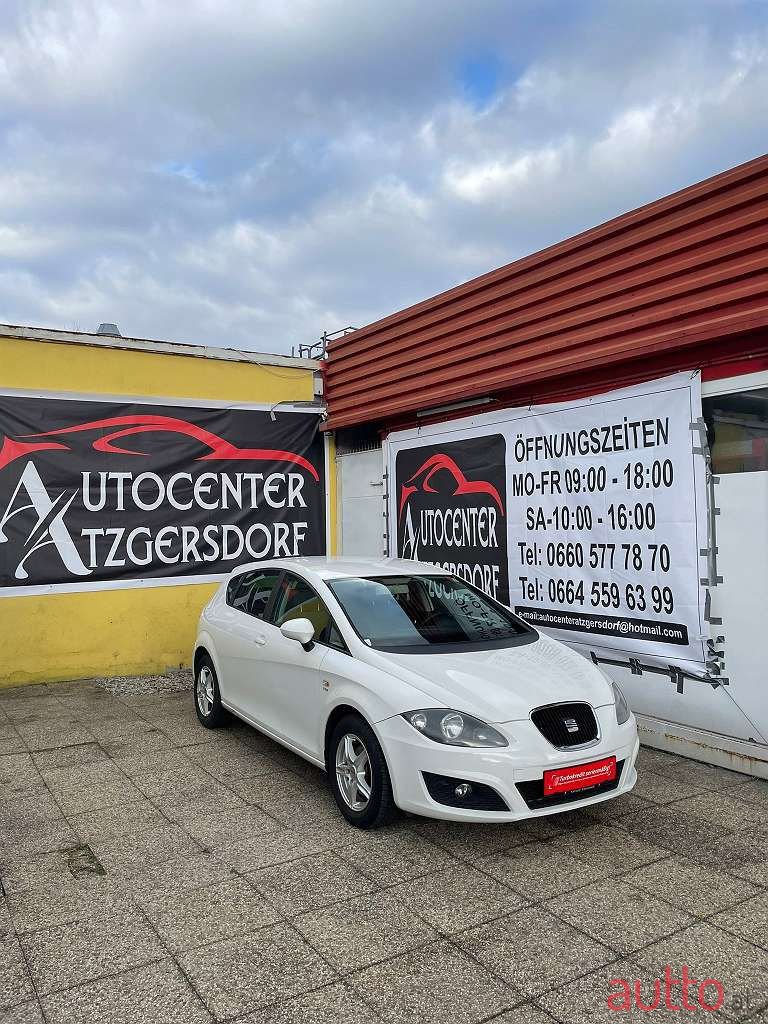 2011' SEAT Leon photo #2