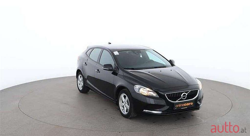 2017' Volvo V40 photo #5