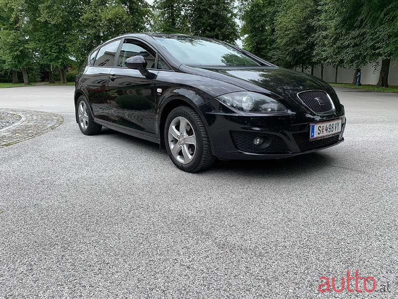 2010' SEAT Leon photo #2