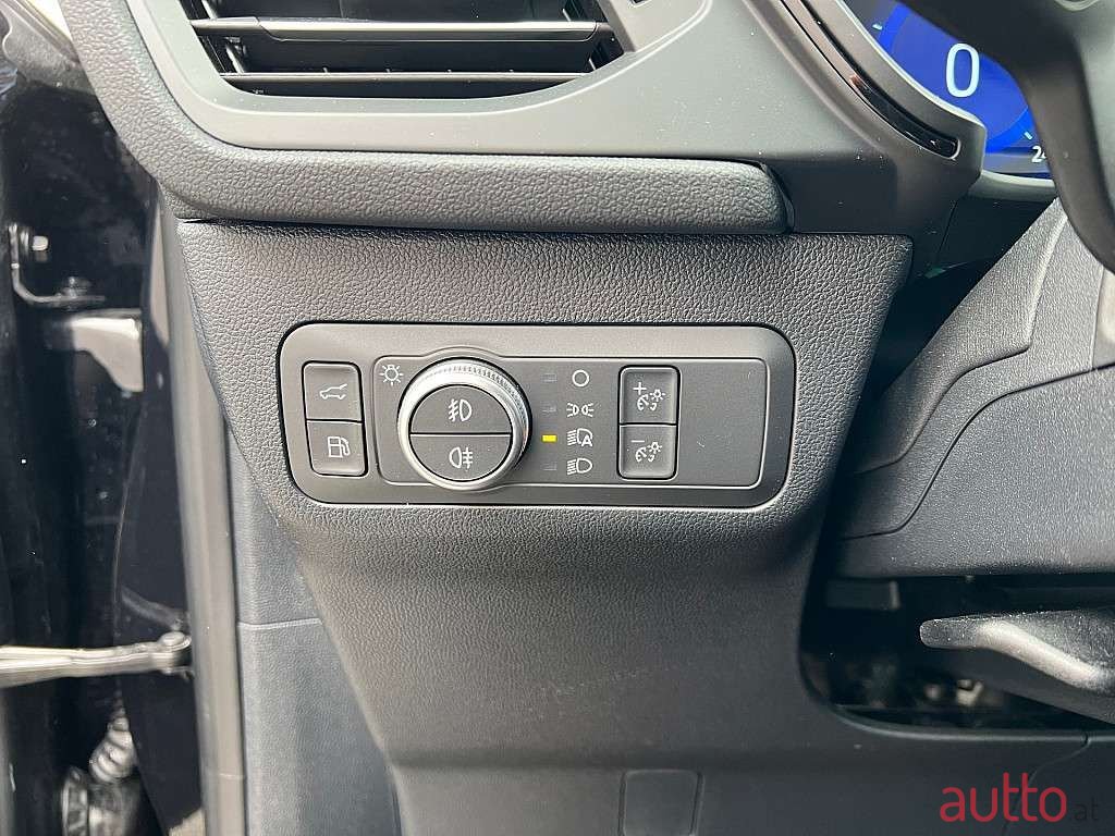 2022' Ford Kuga photo #6