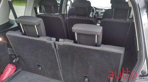 2015' Volkswagen Touran photo #1