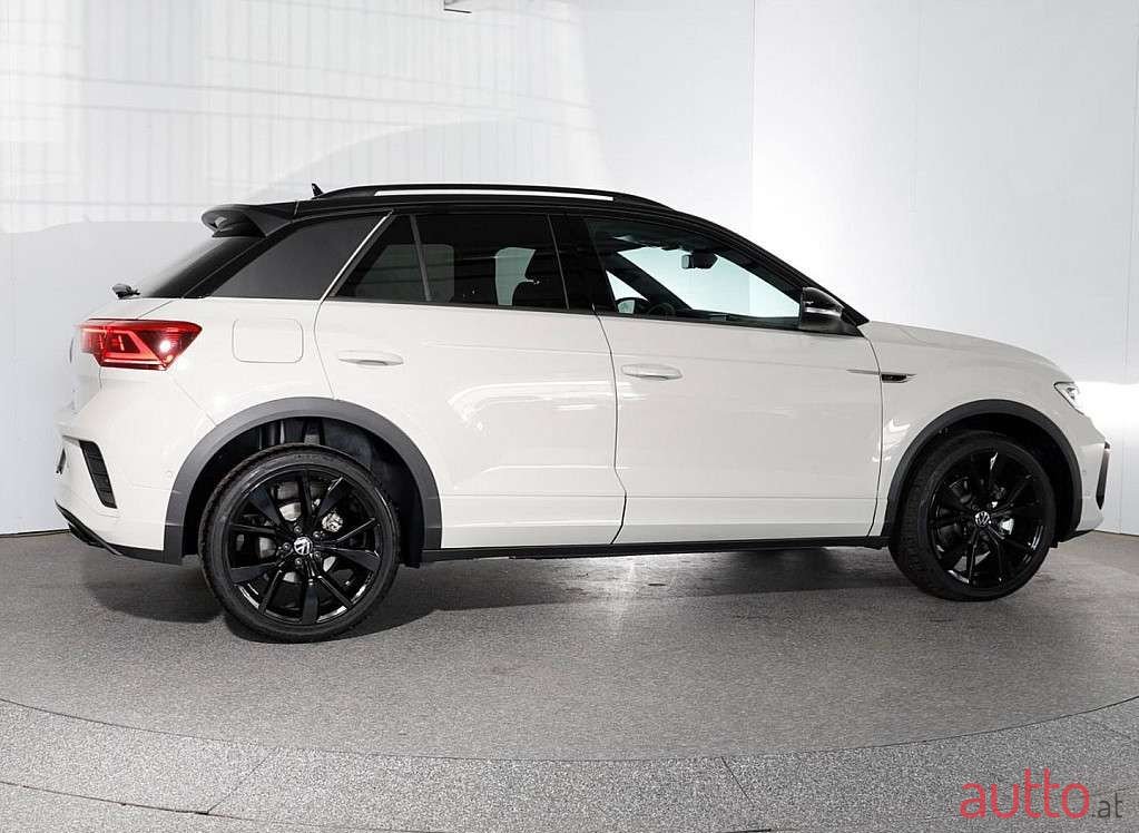 2023' Volkswagen T-Roc photo #6