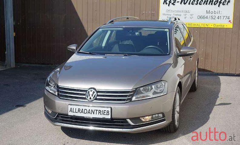 2011' Volkswagen Passat photo #2