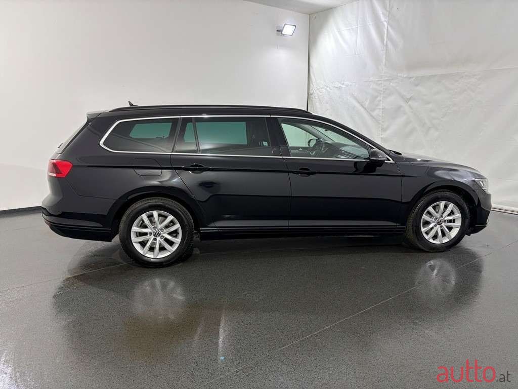 2022' Volkswagen Passat photo #4