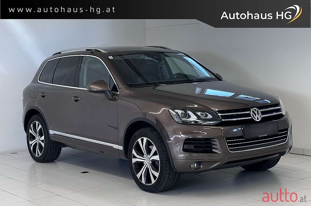 2012' Volkswagen Touareg photo #1